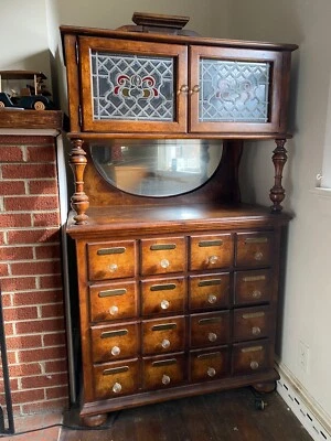 Mueble boticario armario de Pulaski Foto 1 de 4