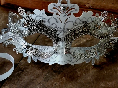 MASCARADA MASCARADA para mujer plata/blanco... muy linda Foto 1 de 4