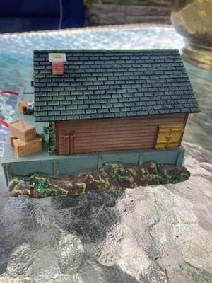 OLD TYCO FREIGHT UNLOADING DEPOT HO SCALE UNTESTED - Image 1 of 4