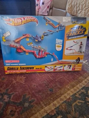 Mattel Hot Wheels GORILLA TAKEDOWN Track Set (2011, W1479) Wall Tracks NEW! - Image 1 of 4