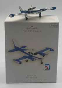 Adorno de avión Hallmark Keepsake Cessna 310 Sky's The Limit - Imagen 1 de 5