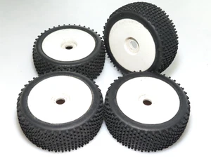 Neumáticos para buggy 1/8 montados en ruedas hexagonales de 17 mm - Imagen 1 de 1