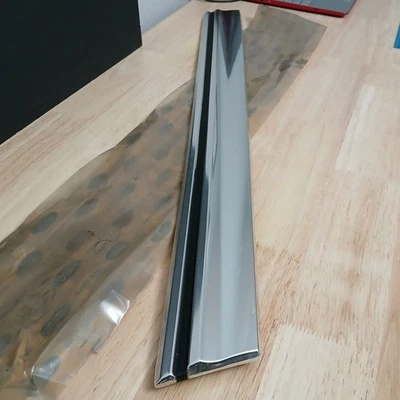 Ford Galaxy 500 1967 pieza de moldura inferior delantera nueva de fábrica OEM C7AZ-5429038-B Foto 1 de 4