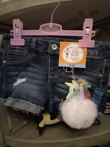 Girl Size 6X Denim Shorts Stretch For Comfort With Unicorn Keychain - Picture 1 of 3