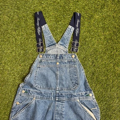 Macacão jeans vintage Tommy Hilfiger tamanho G cursivo soletrar alças logotipo - Imagem 1 de 4