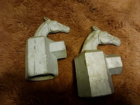 **AWESOME PAIR OF HORSE HEADS ALUMINUM METAL FENCE POST TOPS FINIALS VERY COOL** Cover