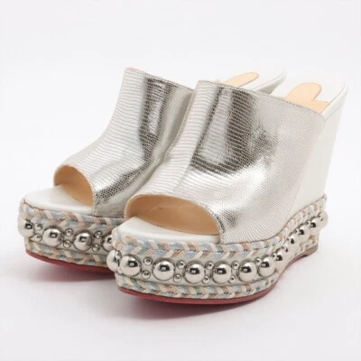 Sandalias Christian Louboutin de cuero × charol para mujer talla 37 EE. UU. 7 blancas × plateadas Foto 1 de 4