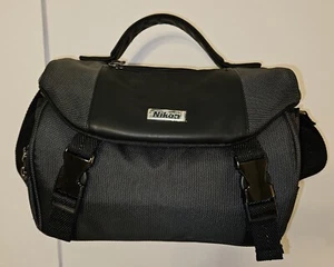 Genuine Nikon Digital SLR DSLR Black Padded Shoulder Camera Case Bag 17001 - Picture 1 of 7