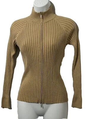 Sueter acanalado para mujer con crema frontal, mangas largas. Foto 1 de 4