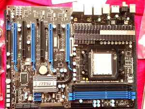 MSI 790 FX-GD70 ATX Socked AM3 Mainboard AMD Crossfire mit viel Zubehör - Bild 1 von 5