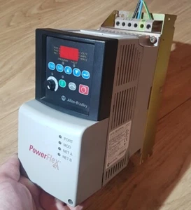 Allen Bradley 22B-A2P3N104 Powerflex 40 AC Antrieb (0,4 kW/0,5 PS) mit Netzfilter - Bild 1 von 5