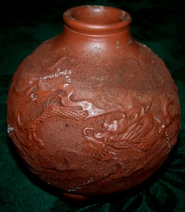 Far Eastern Japanese Tokaname Red Clay Dragon Designed Terra Cotta Tripod Vase - Picture 1 of 4