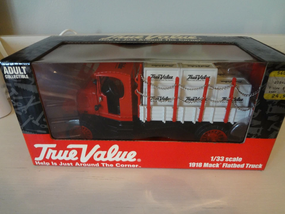 Camión de plataforma plana Mack 1918 Ertl Collectibles TrueValue escala 1/33 Foto 1 de 4