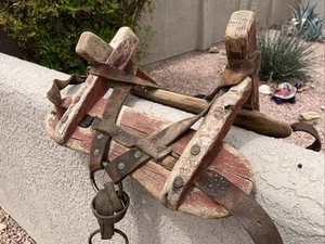 Antiker Holz Sägebock Pack Sattel mit Lederriemen und Cinches - Bild 1 von 15