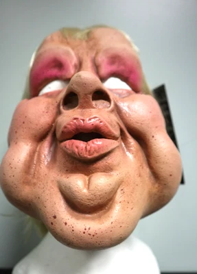 Zagone Studios "Sweet Edna" COLLECTORS EDITION Mask - Image 1 of 4