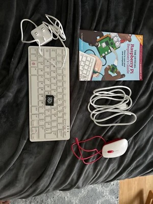 Kit Raspberry Pi 400 (microSD, Broadcom BCM2711, 1,80 GHz, 4 GB, diseño EE. UU.)... Foto 1 de 4