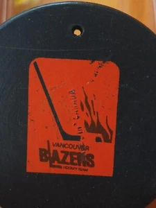 BIG HOLE THRU IT!  1973-75 WHA VANCOUVER BLAZERS HOCKEY TEAM OFFICIAL GAME PUCK - Bild 1 von 10