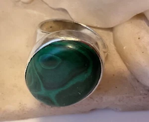 Sterling Silver~ Malachite Oval Stone Ring~ Sz. 7 - Picture 1 of 6
