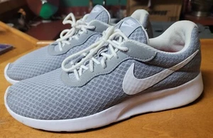 Nike Womens 9.5 Shoes Tanjun Low Running Shoes Wolf Grey 812655-010 Sneakers - Picture 1 of 7
