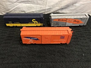 Lote de 3 WEAVER O ULTRA LINE. 2 trenes de vagones del Pacífico Occidental y 1 C & O - Imagen 1 de 7