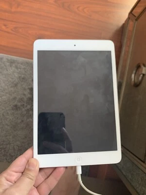 Apple iPad mini MD531LL/A - 16GB, Wi-Fi, 7.9 in - White & Silver - Image 1 of 3