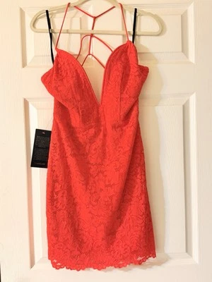 bebe - Vestido de encaje con detalle de tiras "Fara" - Talla L - Nuevo con etiquetas Foto 1 de 4