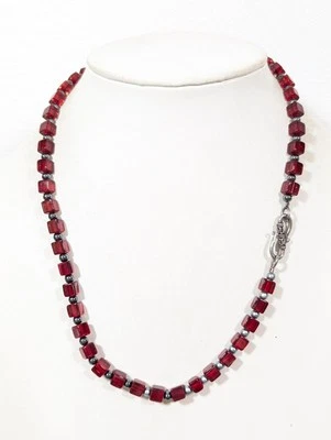 Collar Artesanal Vidrio Rojo Cubo Cuadrado Cuentas Hilo Clásico Festival Gótico 20" Foto 1 de 4