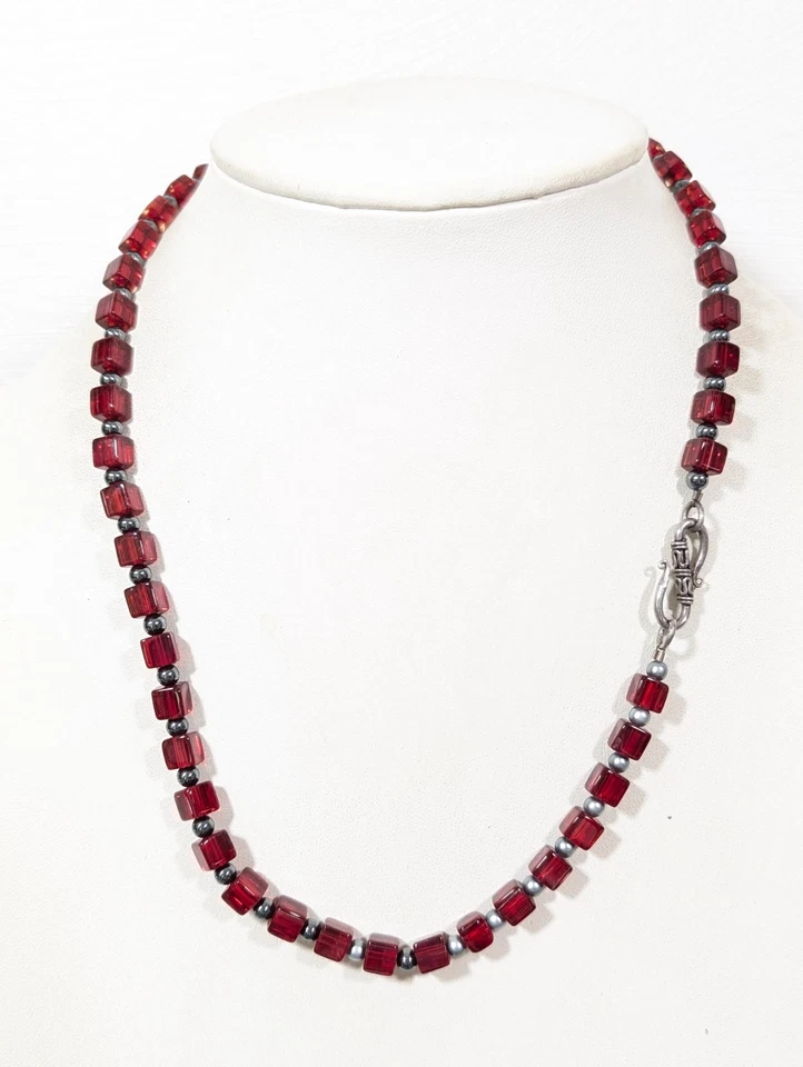 Artisan 红色玻璃方形立方体串珠链项链经典哥特式节日 20 — 第 1/1 张图片