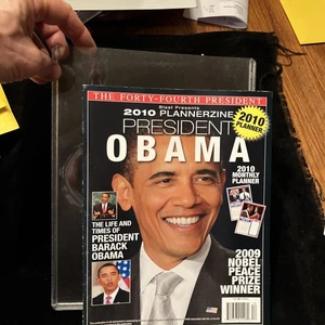 Barack Obama El 44º Presidente 2010 Planificador de Revistas RARO!!!! En estuche de plástico - Imagen 1 de 4