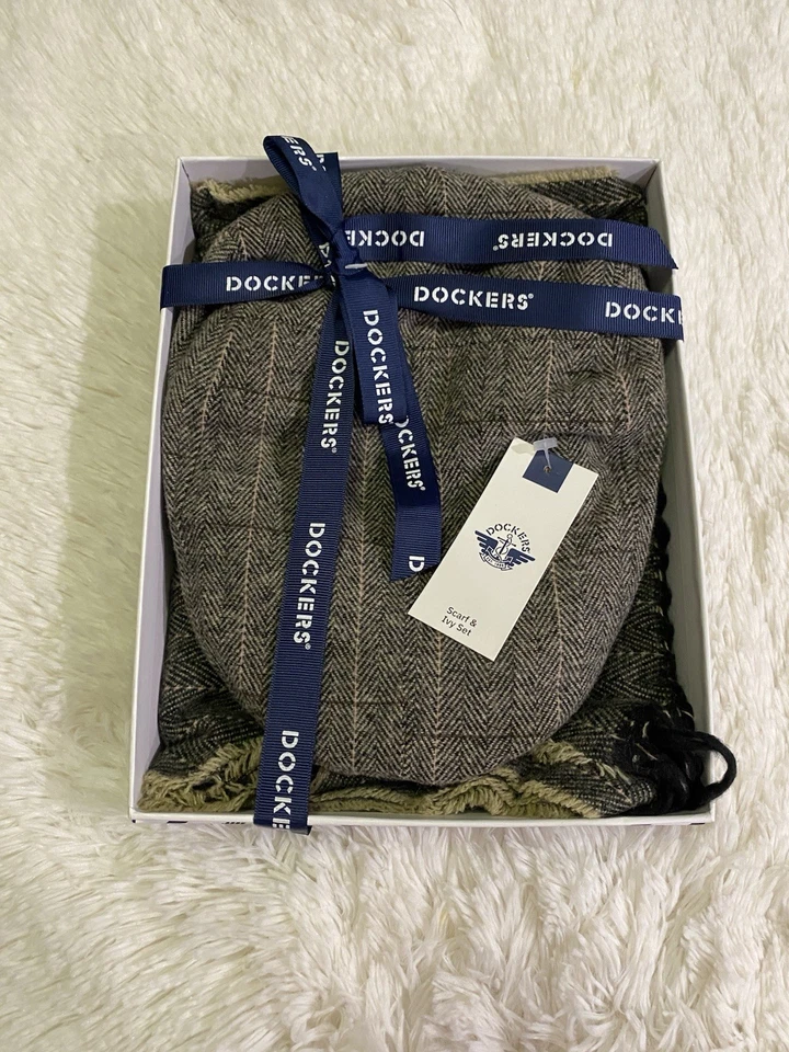 Juego de caja de regalo de vacaciones Dockers bufanda e hiedra para hombre L/XL nuevo precio de venta sugerido por el fabricante $60 Foto 1 de 3
