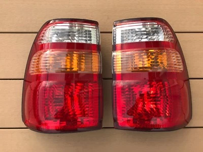 JDM 2000 Toyota Land Cruiser 100 lanternas traseiras genuínas conjunto de lanternas traseiras fabricante de equipamento original - Imagem 1 de 4