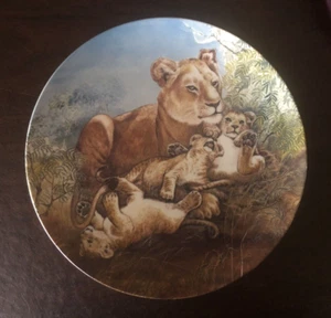 A Watchful Eye Signs Of Love Knowles Lion & Cubs Collectors Plate 1981 8 5/8" D - Picture 1 of 3