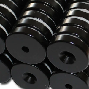 5 NEODYM RING MAGNETE D30x7 mm SÜD 5,5 mm BOHRUNG SENKUNG EPOXY SCHWARZ 14 KG - Bild 1 von 2