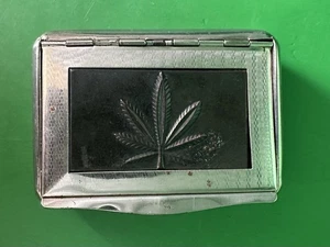 VINTAGE METALL ZIGARETTENETUI BOX TABAKHALTER MADE IN GERMANY MARIHUANA BLATT - Bild 1 von 13