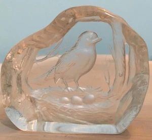 Crystal Paperweight - Bird in Nest with Eggs.  Signed by the Artist A Capredoni - Picture 1 of 4