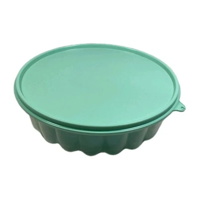 Tupperware Jel-Ring 3 Piece Mold 1.5 L/ 6 Cup Green and Clear - Image 1 of 4