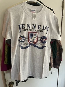 Kennedy Space Center T-shirt Medium Light Gray NEW NWT - Picture 1 of 5
