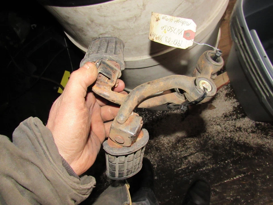 Yamaha XV750 1983 Midnight Virago estriberas delanteras izquierda derecha Foto 1 de 1