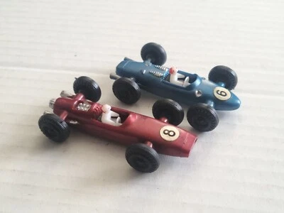 Coche de carreras vintage de plástico Lotus F1 #8 y #6 hecho en Hong Kong Dinky Foto 1 de 3