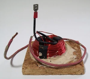 Hausgemachte Spule auf einer Tafel Elektromagnetische Wissenschaftsmesse Kupferdraht Elektrik - Bild 1 von 7