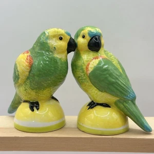 Set of 2 Ceramic Tropical Parrots Salt and Pepper Shakers Used Yellow Green - Picture 1 of 13
