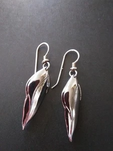VINTAGE BOHO LAUREL BURCH SIGNED SILVER LEAF PIERCED DANGLE DROP EARRINGS/HOOK - Picture 1 of 8