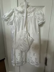 Bebé Niña Vestido de Bautizo Conjunto Satinado Nuevo 3 Piezas 6-9 Meses Sombrero Bautizo - Imagen 1 de 3