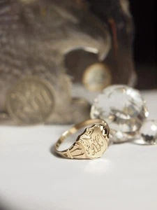 9CT YELLOW GOLD SHIELD RING - READ DESCRIPTION ! - Picture 1 of 11