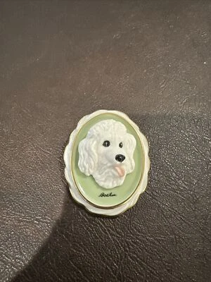 Broche prendedor colgante de porcelana BJ Boehm firmado de colección caniche blanco doodle dorado Foto 1 de 4