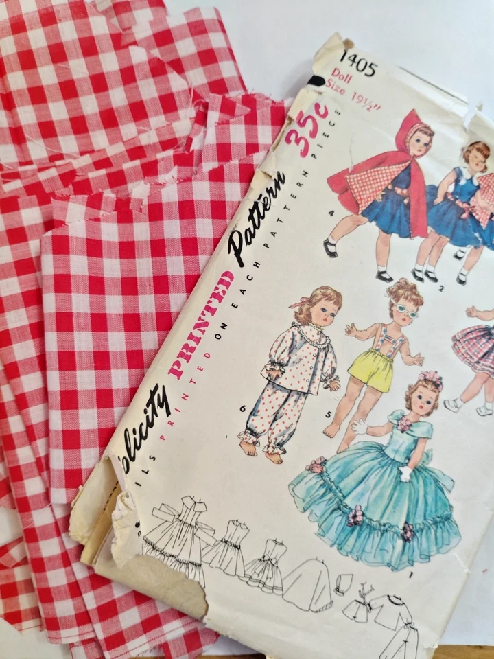 Roupas de boneca 19 1/2" retalhos de tecido e padrão de costura simplicidade 1405 capa social - Imagem 1 de 4