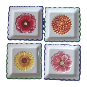 MWW Market Juego de 4 platos de postre diseño de flores diferentes festoneados - Imagen 1 de 3