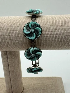 Bracciale vintage finto turchese maglia floreale con disegno artigianale e chai in metallo - Foto 1 di 8