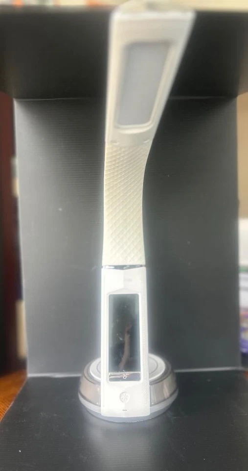 Lámpara LED de carga inalámbrica OttLite con base que cambia de color. Blanco **A** Foto 1 de 1