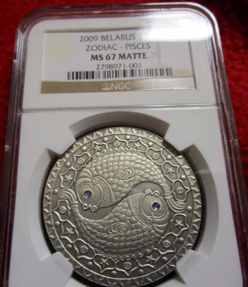 Moneda de plata Bielorrusia 2009 20 rublos signos del zodiaco Piscis NGC MS67 con Swarovski graduación profesional Foto 1 de 4